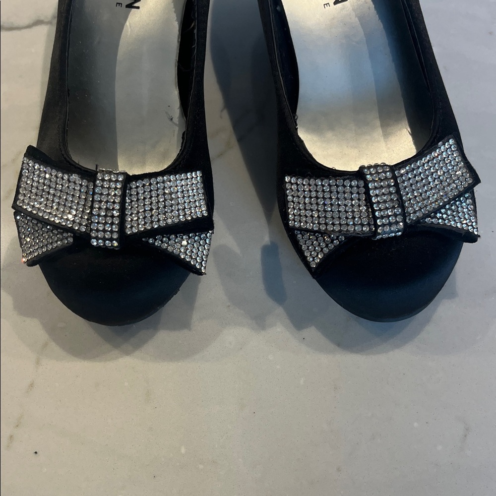 Kenneth Cole Reaction Black Heels with Rhinestone Bow 12c - Picture 6 of 7